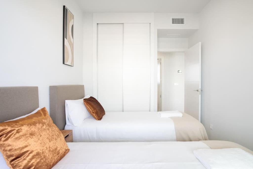 Arenales Terrace Refugee New Apartment With Pool And Gym 阿勒纳勒斯德尔索尔 外观 照片